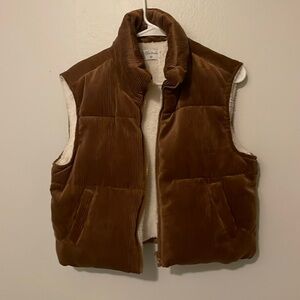 Cozy corduroy vest with pockets!